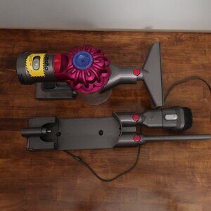 Dyson V6 Vaccum Cleaner w/bad battery
